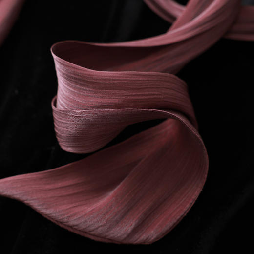 「高货wl」全新升级【铂金会员321/天猫429/差价108】(00425)洛诗琳2026春季法式蝴蝶结系带领丝绒拼琉璃纱开衩连衣裙 商品图3