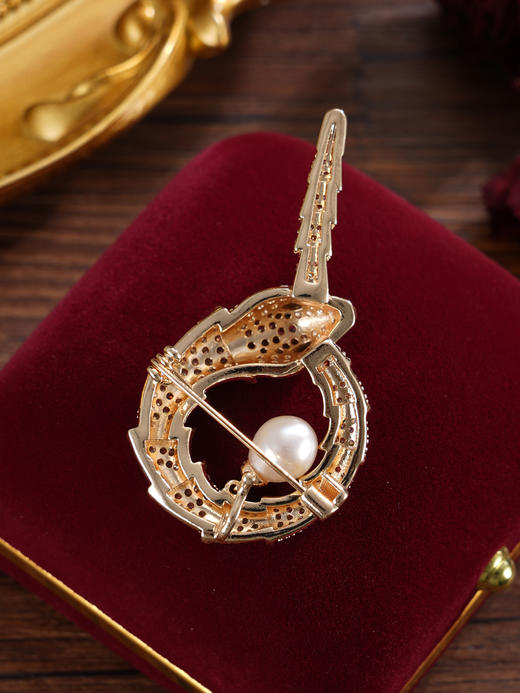 子佩集【宝珠灵蛇】珍珠惜王妃胸针【ZXXZ009】7.5mm珠镀金衔尾蛇2601 商品图6