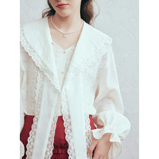 两三事 云光拂晓 2026春季新款蕾丝花边拼接绑带翻领灯笼袖上衣女 商品图2