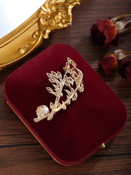 子佩集【嘉木摇瑞】珍珠惜王妃胸针【ZXXZ008】10.5mm珠镀金风树2601 商品图4