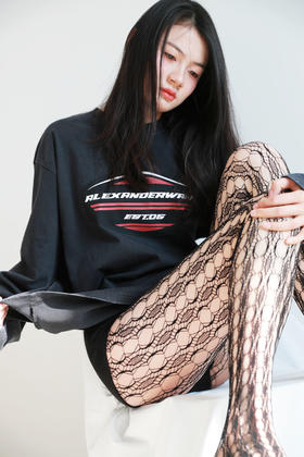 Oversize大魔王tee，胸口印花设计。纯棉锁边圆领长袖上衣E010868