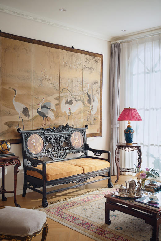 独角鹿西洋古董19世纪末法国出品VIARDOT东方风格蟠龙祥云纹硬木精雕装饰传统人物主题绘金漆母贝镶嵌面板双人沙发 商品图0