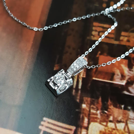 老庙AU750白金经典时尚0.149克拉钻石吊坠项链 链长：45CM（长度可调节）301225AK12 商品图4