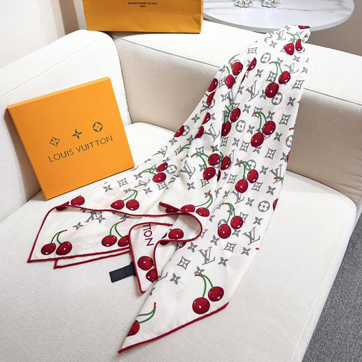 秋冬特惠💰450 LV围巾 LV X TM MONOGRAM
CERISE 丝毛方巾【双面丝毛同色】 商品图5