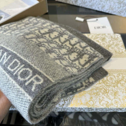 秋冬特惠💰260 大D家经典秋冬款围巾 针织双面提花风格 商品图2