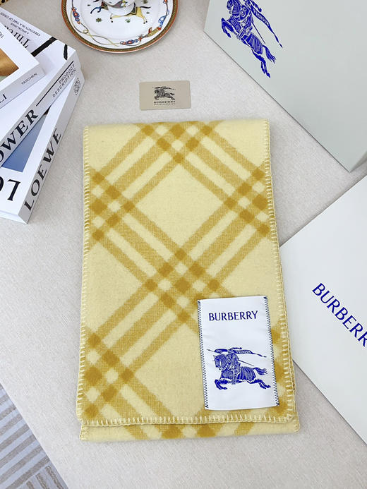 秋冬特惠💰300 巴宝莉围巾 低调的奢侈感 柔美精英高手级别的时髦感围巾 商品图3