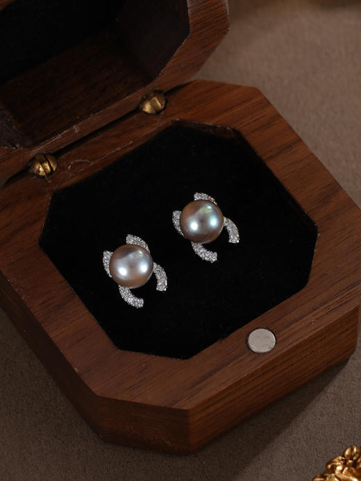 子佩集【可可佳人】银S925珍珠惜王妃耳钉【MZEH003】6.5mm珠双C灰绿珠2601 商品图4