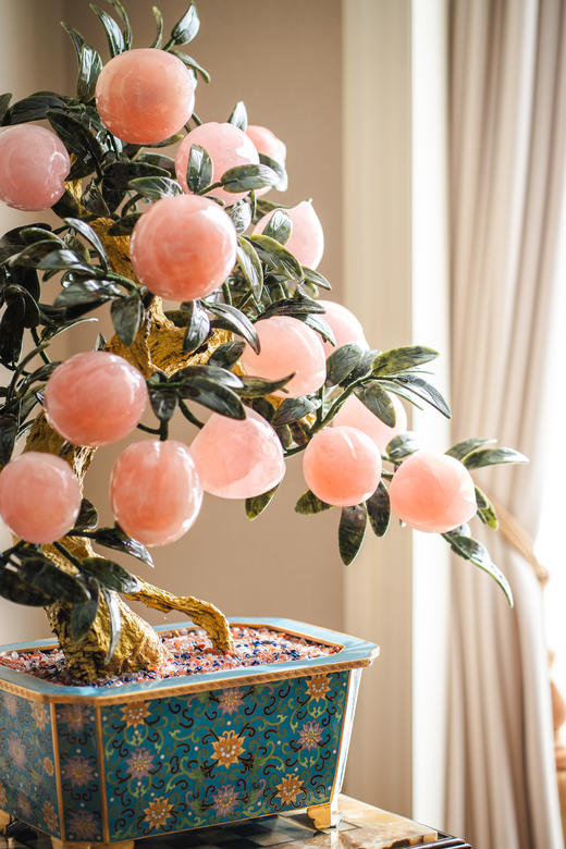 【已售】独角鹿西洋古董中国出品宝相花纹景泰蓝盆装饰「粉晶仙桃」珍宝像生盆景一对 商品图4