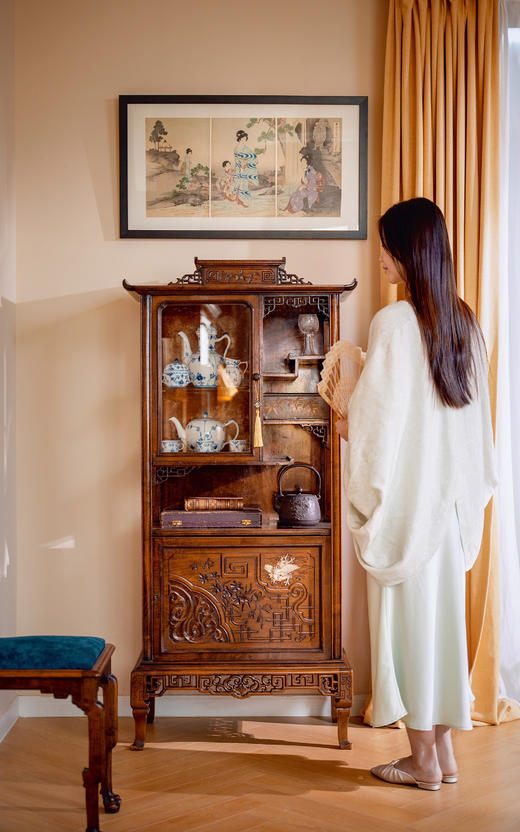 独角鹿西洋古董1890年代法国出品东方风格花卉主题祥纹镂雕装饰多宝阁式展柜 商品图1