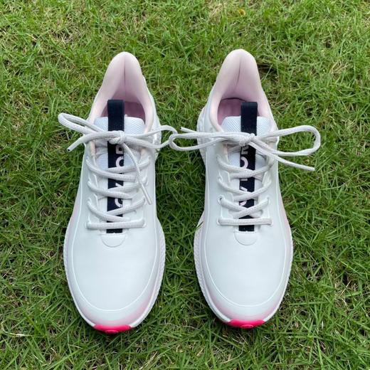 正品 G4 女士高尔夫球鞋，看内长下单。无原盒
36.5/2(内长225)
38/1(内长235)
40/1(内长250)
40.5 /1 （内长255） 商品图1