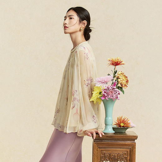 【林栖设计小店】卷草入画|桑蚕丝手工盘扣褶皱印花仙气2026春新款真丝衫1961086 商品图4