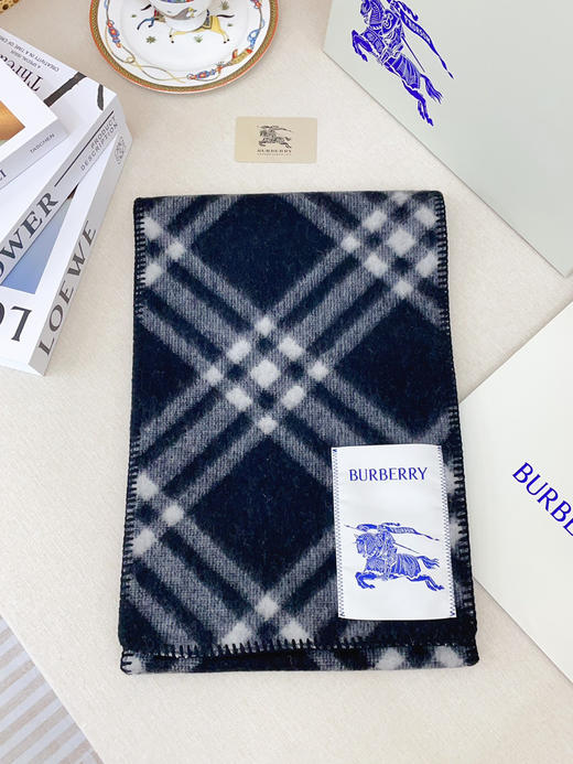 秋冬特惠💰300 巴宝莉围巾 低调的奢侈感 柔美精英高手级别的时髦感围巾 商品图3