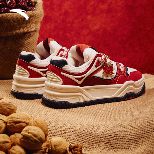 安踏芝士蛋糕板鞋女冬季新款厚底增高新年红经典面包鞋122618071 商品图0