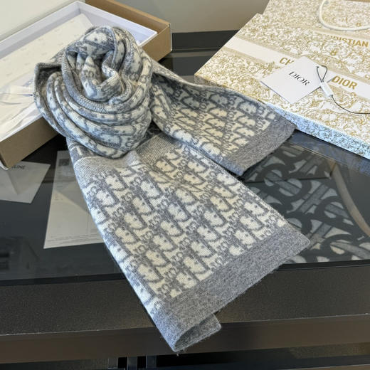 秋冬特惠💰260 大D家经典秋冬款围巾 针织双面提花风格 商品图1