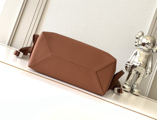 秋冬特惠💰1600 渠道级LV【全钢五金 原厂皮MB163c01变码芯片】te级LV 全套包装 M26023棕色 Fastline 大号双肩包 商品图3