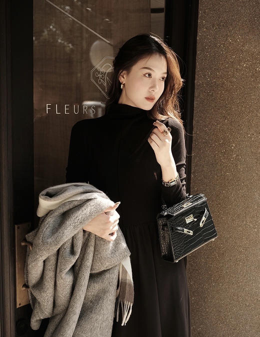 美洋同款王炸小黑裙慵懒神秘拉绒百搭气场连衣裙 商品图3