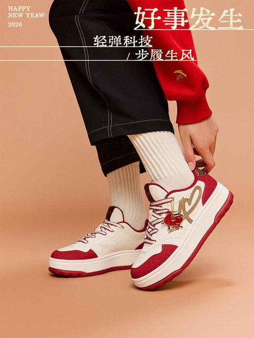 安踏晴风新年款红色女子板鞋冬季增高百搭运动鞋板鞋122618034 商品图1