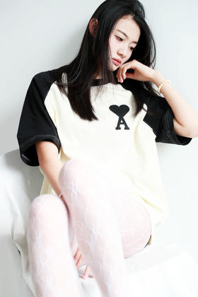 黑白拼接tee，胸口刺绣工艺。插肩袖设计全棉法式情侣半袖E010860