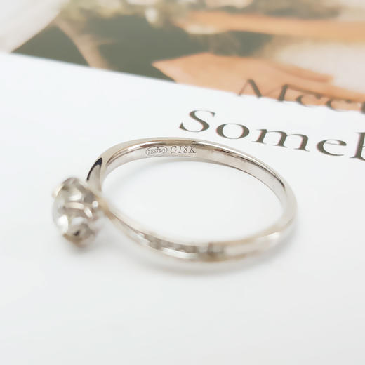 【天然正品】莱绅通灵AU750白金时尚设计扭花款0.113克拉钻石戒指10号（戒圈可改）291225NJM21特价 商品图5