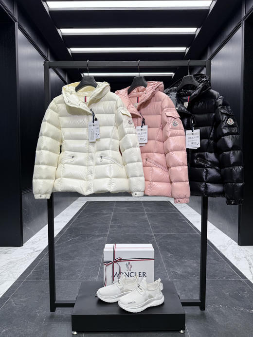 蒙口 小蛮腰Barante女士连帽短款羽绒夹克外套 商品图3