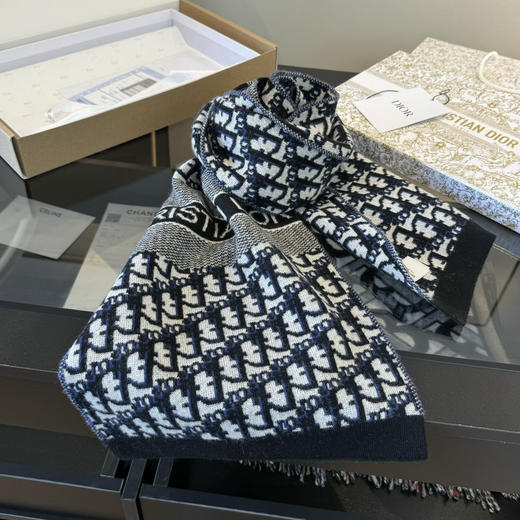秋冬特惠💰260 大D家经典秋冬款围巾 针织双面提花风格 商品图6
