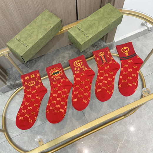 秋冬特惠💰130【一盒五双】古驰袜子 新年福利来了 · 红红火火过新年 新品当红炸街款中筒男女款袜子 商品图4