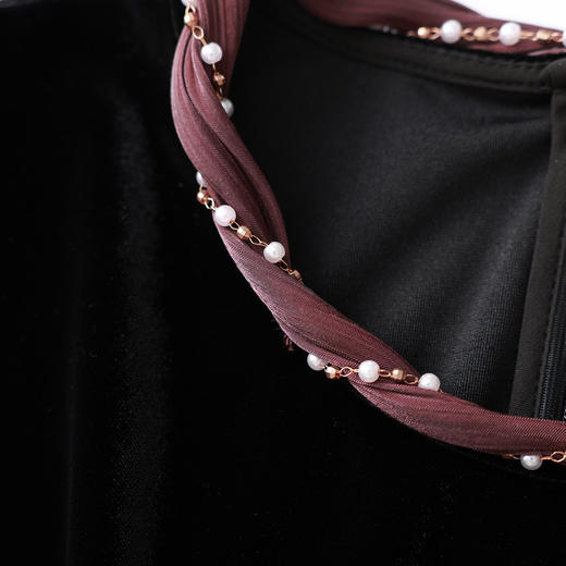 「高货wl」全新升级【铂金会员321/天猫429/差价108】(00425)洛诗琳2026春季法式蝴蝶结系带领丝绒拼琉璃纱开衩连衣裙 商品图2