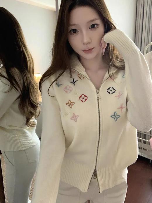 V家四叶花重工刺绣粗针针织开衫毛衣 商品图1