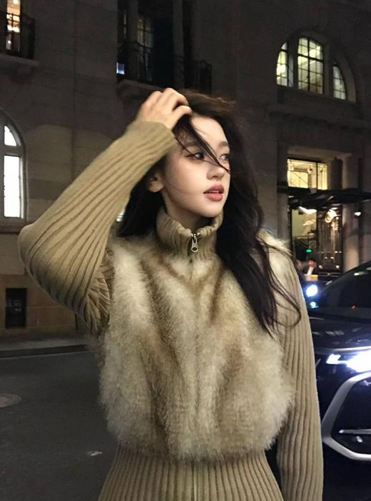 🔥花小钱办大事✊🏿质感拉满的【AUChris美拉德渐变毛毛拼接皮草棉服外套AUC010602】🌼来啦‼️一穿显贵❗️百元价格轻松穿出千元气场❗️自带显贵滤镜❗️ 商品图2