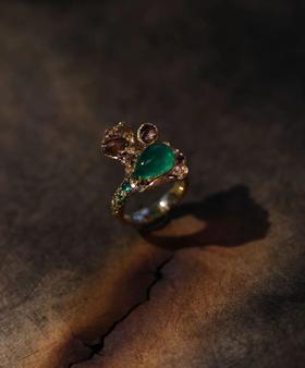 断壁颓垣生出的绿芽 | 祖母绿戒指