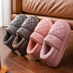 【皮革泡芙防水包根保暖鞋1027】✅  耐磨防滑老北京棉鞋、毛毛很软很舒服✅  一脚蹬穿脱比较方便，适合中老年人  鞋面不臃肿、底很厚实防滑✅  36-45码 可选 ！  男女款!