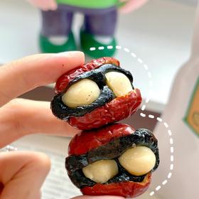 【元气抱富枣】马上变美抱富❗若羌红枣+血糯米+黄精+桑葚+夏威夷果，纯手工制作，不搞复杂添加剂，每一颗抱富枣的成分都能清晰溯源，0防腐剂0香精0色素，甜味都来自食材本身，老人、小孩、孕妇都能放心吃。