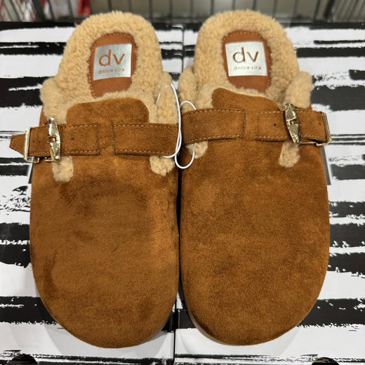 Dolce女士抓绒休闲半拖鞋，美国🇺🇸直邮特价340元🉐包税包邮到手🔥搭配亲肤绒毛内里，脚一踏入，便是被温柔包裹的安心感。 商品图1