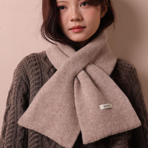 特妮娜·羊毛交叉围巾，贵价纯羊毛，全是显白色！巨保暖、又时髦，还显脸小！ 商品图1