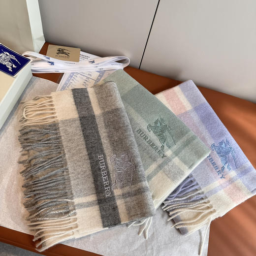 秋冬特惠💰280 巴宝莉围巾 超高级的颜色设计，【大格战马】 商品图2