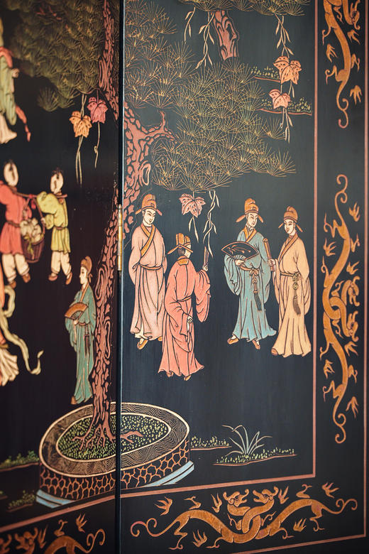 【已售】独角鹿西洋古董20世纪中国出品官邸人物与奇石花鸟主题黑漆地款彩双面八曲屏风 商品图8