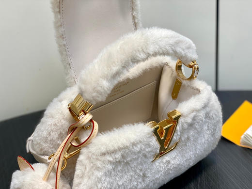 驴家 Capucines羊羔毛手袋 商品图9