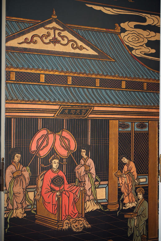 【已售】独角鹿西洋古董20世纪中国出品官邸人物与奇石花鸟主题黑漆地款彩双面八曲屏风 商品图10