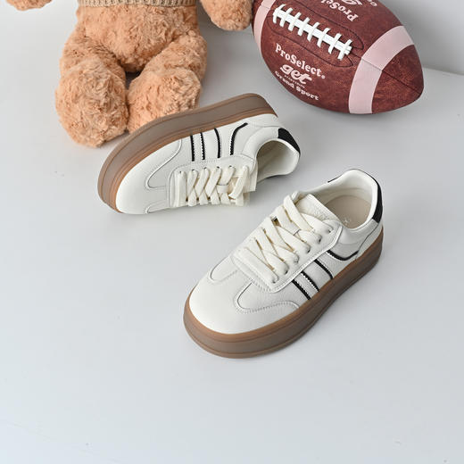 经典鲨2026年春季专柜新品牛皮革潮流系带平底休闲德训鞋女KW313-617011 商品图1