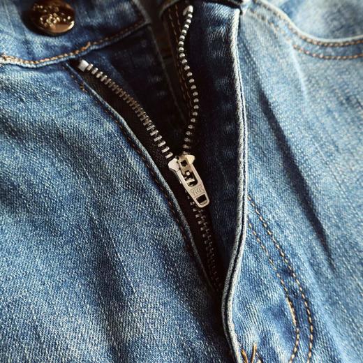 F010912新款男士个性潮派小标刺绣水洗休闲牛仔裤 商品图9