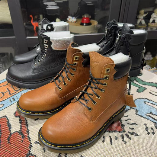 兄弟们，今天把专柜四位数的狠货给你们薅来了 ——叫北风品牌马丁靴，这是专柜线下款，线上基本找不到！就几双 随时下架！ 商品图4