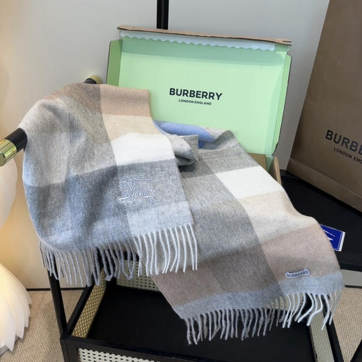 秋冬特惠💰260 巴宝莉围巾 惊艳！披着围着都美的~让人过目不忘 商品图5