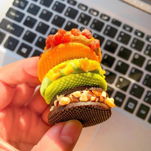 【甜原柿吉沙不列夹心饼干】一口拉丝🍪酥松香脆 果香+牛轧奶香+酥香饼干😋三角形稳定的丰富口感 加热后像云端处的美味🥰  商品图1