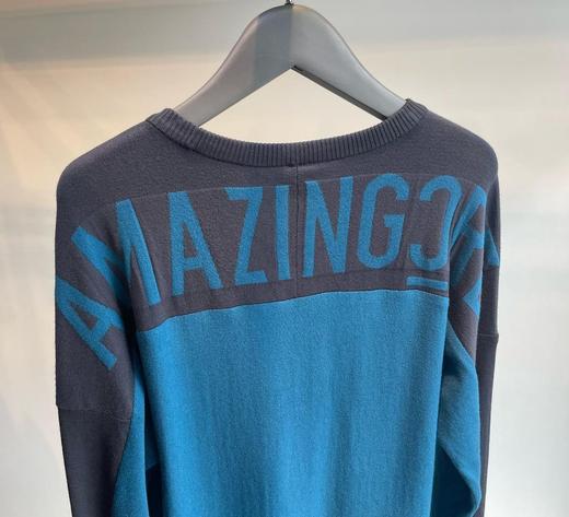 新款男士针织衫，火遍韩国的新晋高奢运动潮牌，套头圆领针织衫，背面经典撞色提花，前幅立体骷髅头标志，定染客供纱线，颜色也很高级，舒适柔软弹力佳，贴身穿着亦可，非常值得入手的单品哦！ 商品图2