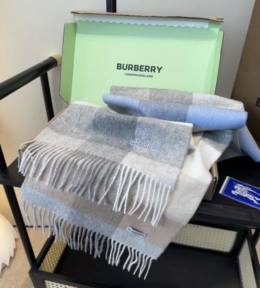 秋冬特惠💰260 巴宝莉围巾 惊艳！披着围着都美的~让人过目不忘 商品图6