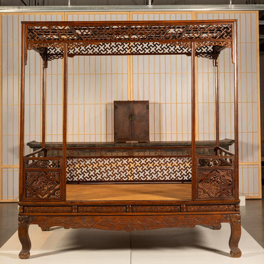 清早期	黄花梨攒接万字纹六柱架子床 商品图0