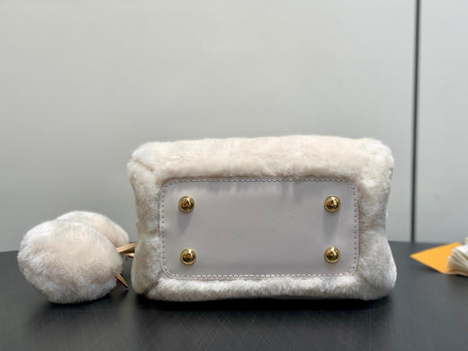 驴家 Capucines羊羔毛手袋 商品图4