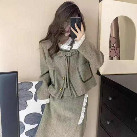 【精致细节工艺❗️经典时尚套装】秋冬新款重磅高贵气质花边拼接上衣外套+半裙小香风盘扣套装。jc 商品图2