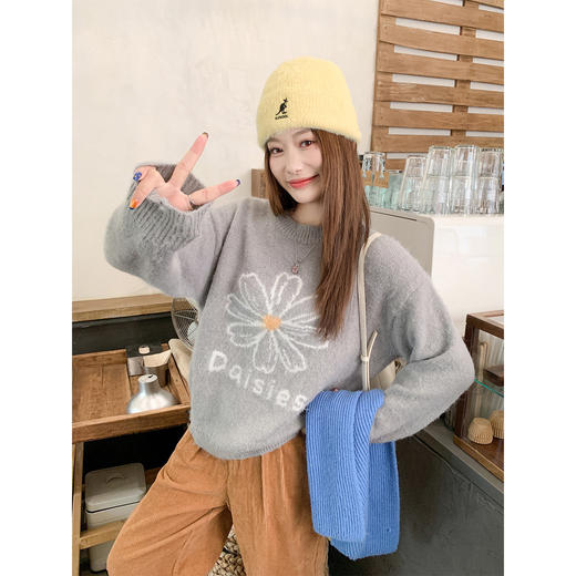 <曾小咸推荐>现货秒杀 ！微信超特价！小雏菊印花毛衣 日常209.99 立减120 秒杀89.99！！ 灯芯绒直筒休闲裤  秒杀99.99！！ 商品图1