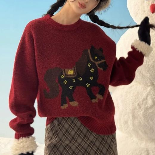 富比羊新年小马羊毛衣 绵羊毛混纺亲肤软糯 新年限定本命红显白到发光 宽松套头版型不挑身材显瘦显气质 商品图7